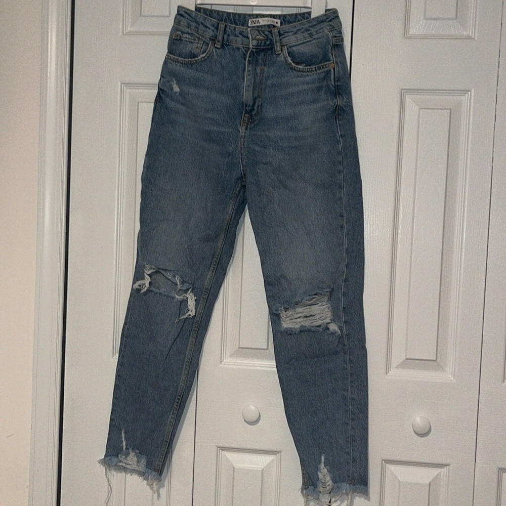 High waisted ripped jeans